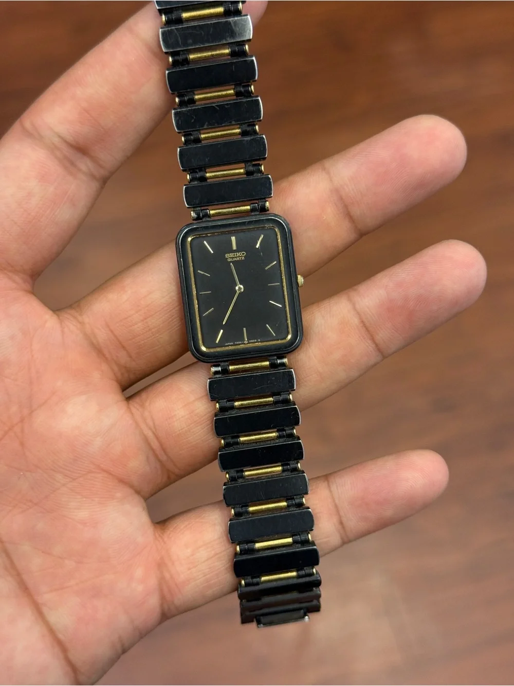 Seiko Vintage 1985 tank rare  Quartz Black & Gold Thin Watch unisex